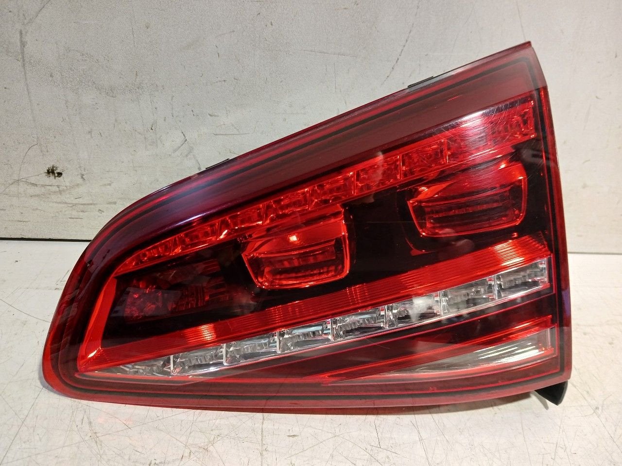 Achterlicht kofferdeksel achterklep rechts Volkswagen Golf, Onderdelen@venauto.nl, Van der Ven Autorecycling B.V., Gebruikt, Ettenseweg 76, 4706 PB Roosendaal, The Netherlands