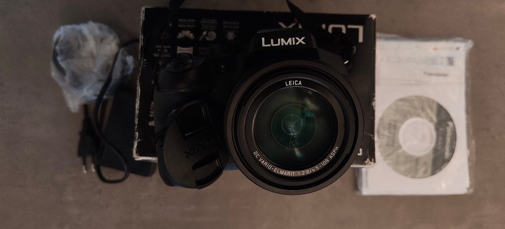 Panasonic Lumix DMC FZ300, TV, Hi-fi & Vidéo, 12 mégapixels, Comme neuf, 8 fois ou plus, Pare-soleil
