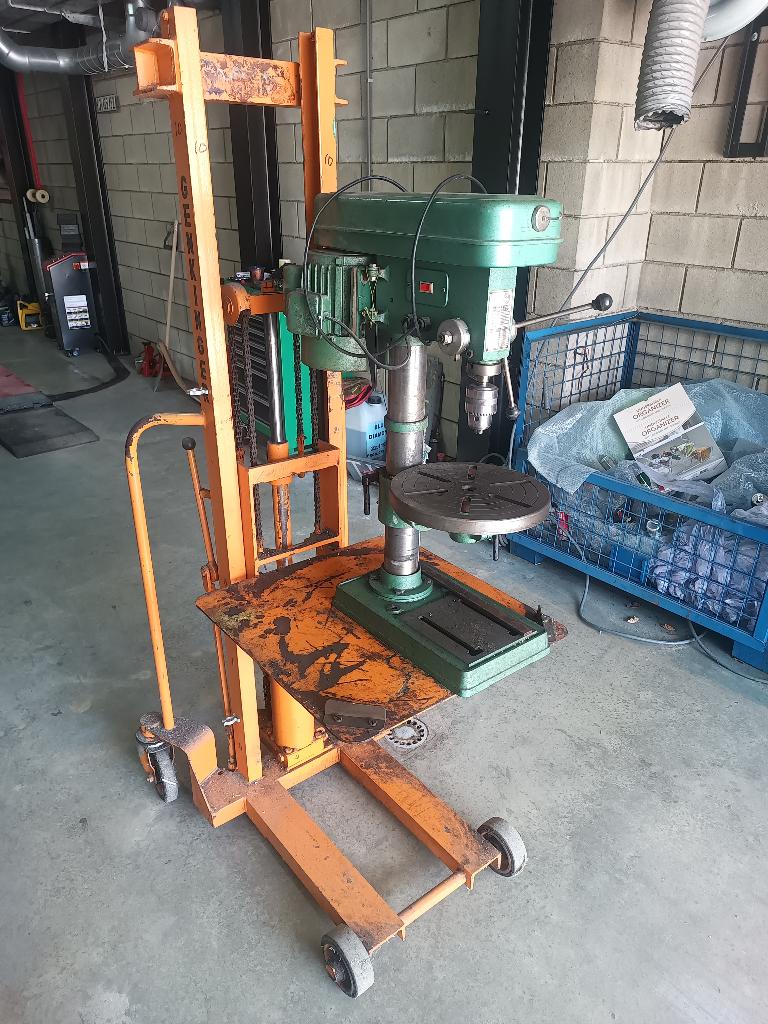 Kolomboor met statief, Ophalen, Gebruikt, Boormachine