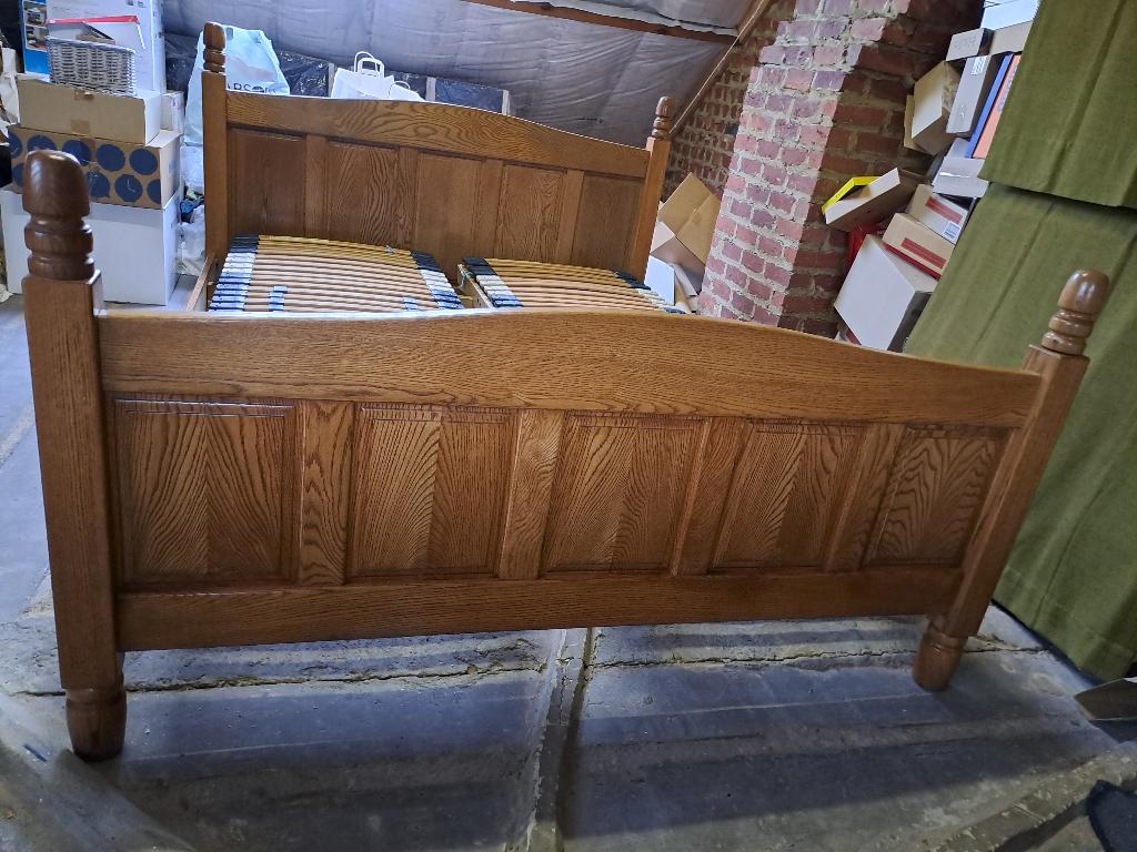 tweepersoonsbed in massieve eik met lattenbodems, Huis en Inrichting, Ophalen, Verstelbaar, Bruin, 210 cm