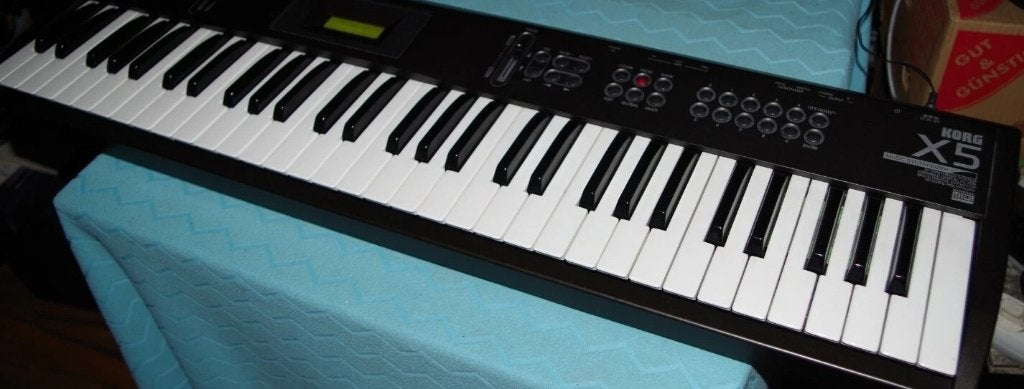 KORG X5, Musique & Instruments, Synthétiseurs, Utilisé, 61 touches, Korg, Avec valise ou flightcase, Enlèvement