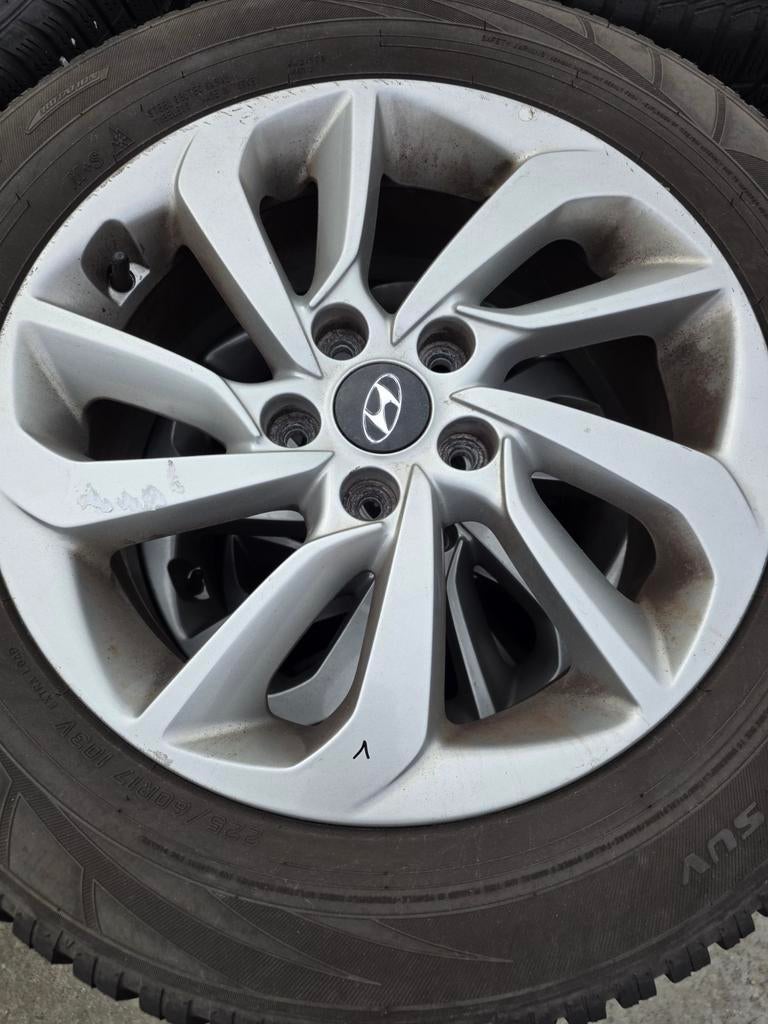 Lot originele hyundai velgen met goeie banden, Auto-onderdelen, Ophalen, Zomerbanden, Band(en)