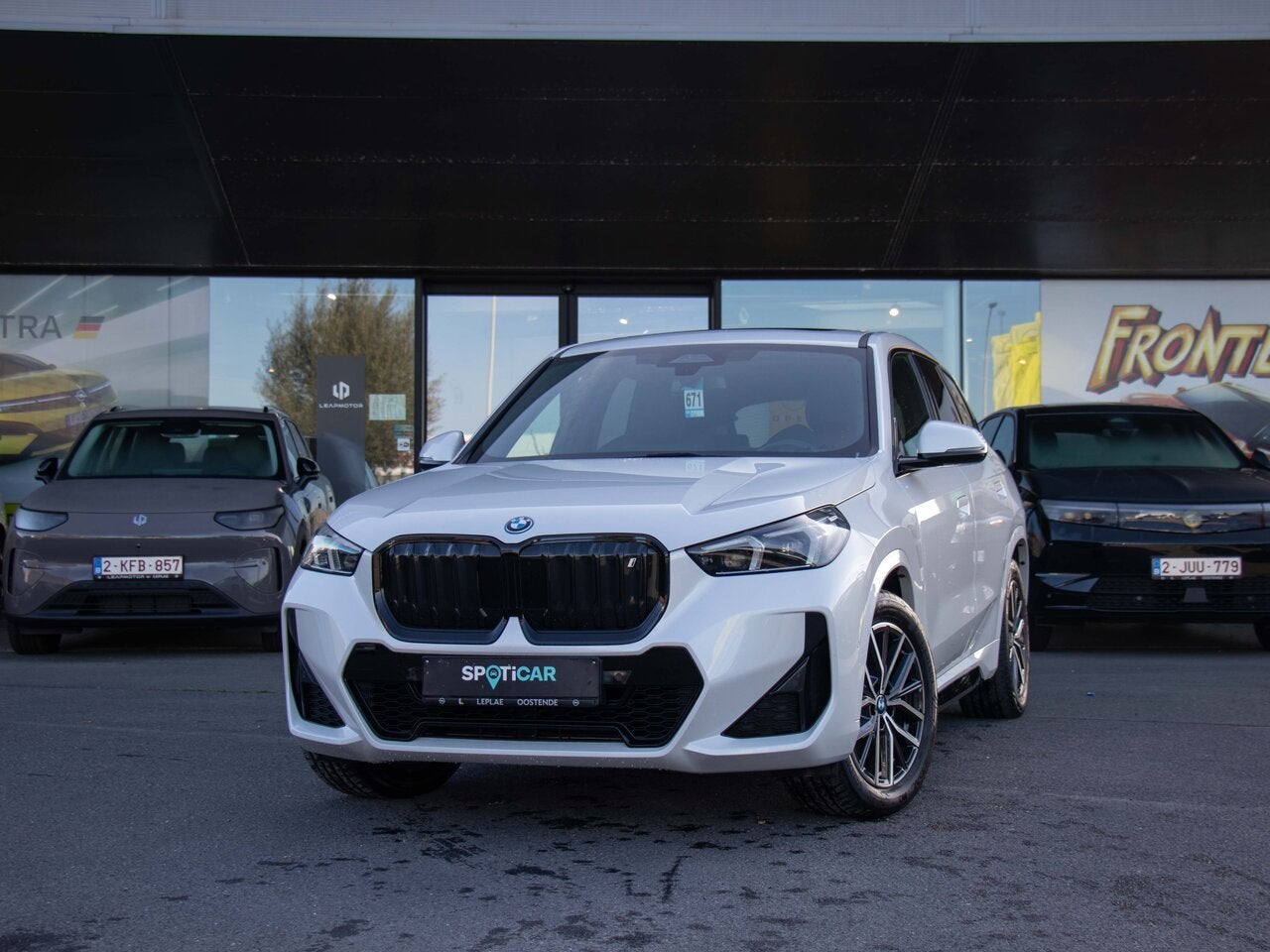 BMW iX1 xDrive30 270PK |CAMERA|NAVI|CARPLAY|OPEN DAK|, Zwart, 0 kg, Wit, 5 zetels