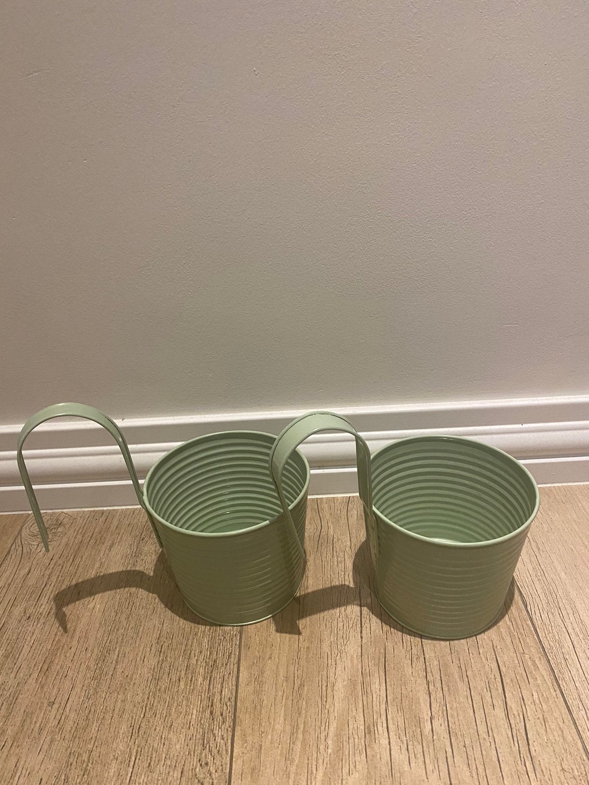 Mooie groene balkon bloempotjes: SAMEN €5, Ophalen, Zo goed als nieuw