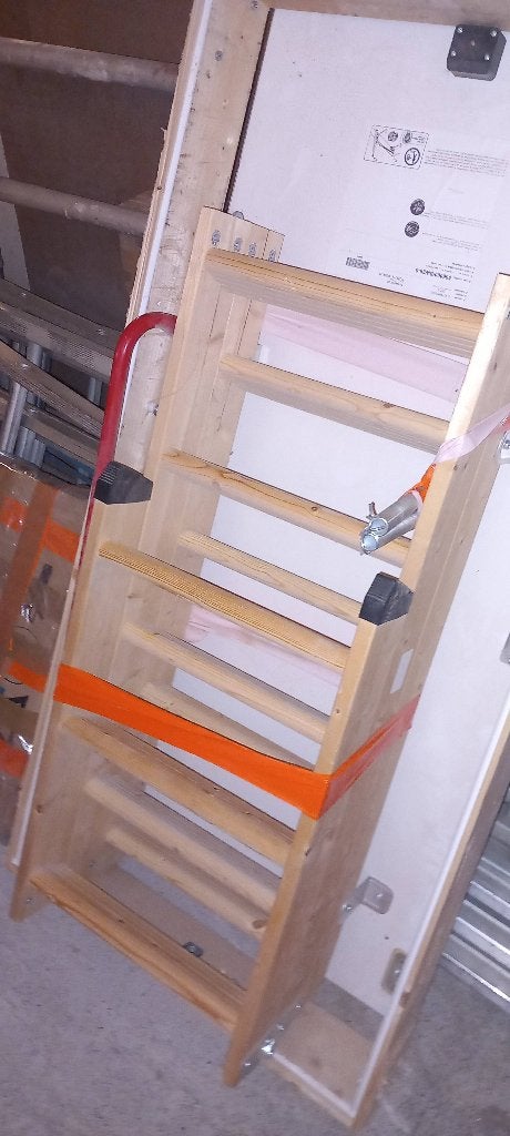 Escalier - trappe, Bricolage & Construction, Bois & Planches, Planche, 250 à 300 cm, Autres essences de bois, Enlèvement