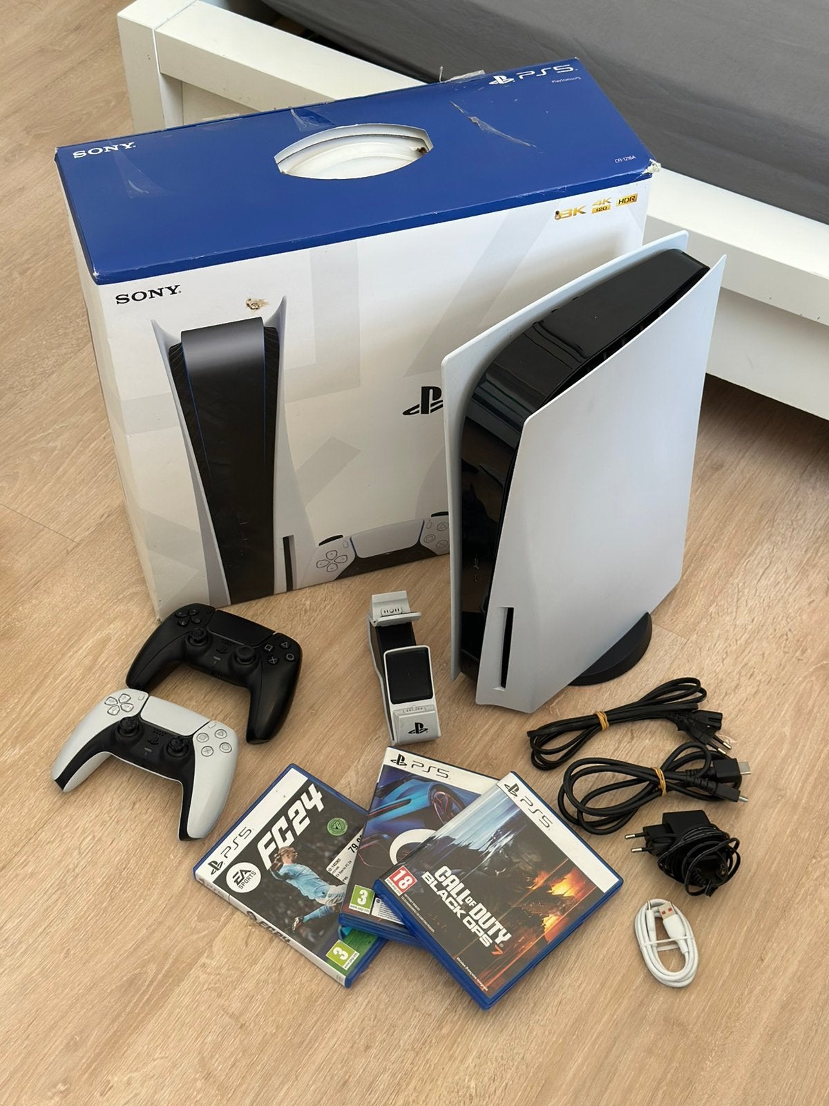 Ps5 1TB disque edition 2 manettes et jeux, Games en Spelcomputers, Spelcomputers | Sony PlayStation 5, Ophalen of Verzenden, Zo goed als nieuw