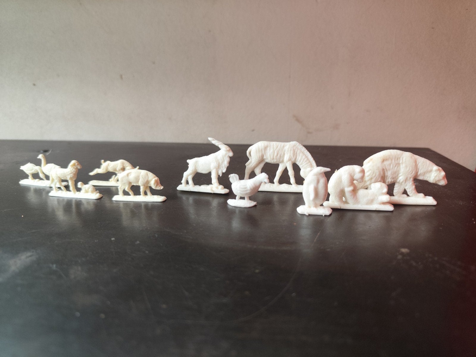 Lot de petites figurines d'animaux rétro pour diorama