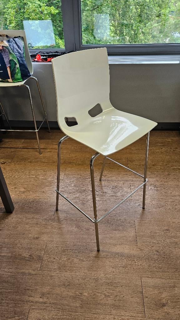 Tabouret haut FONDO HOCKER blanc x2, Maison & Meubles, Tabourets de bar, Avec repose-pieds, 2 tabourets, 30 à 60 cm, Enlèvement