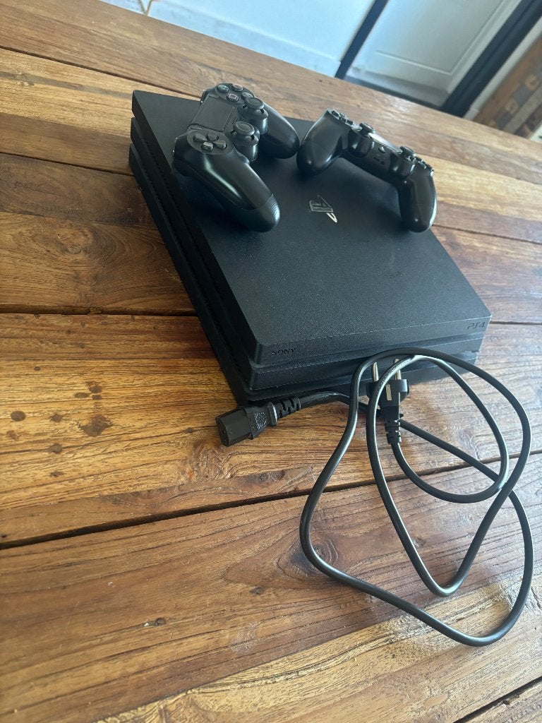 PlayStation 4 pro, Games en Spelcomputers, Spelcomputers | Sony PlayStation 4, Ophalen, Gebruikt, Met 2 controllers, 1 TB