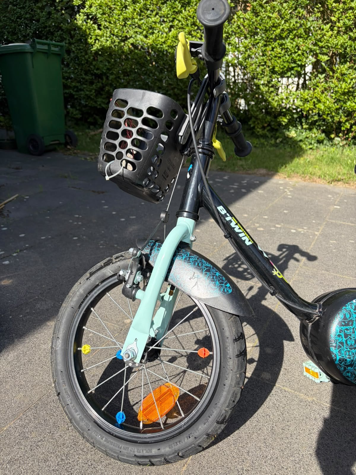 Vélo Decathlon 14 pouces avec entraîneur d'équilibre, Enlèvement, Utilisé, Frein sur jante, Moins de 16 pouces