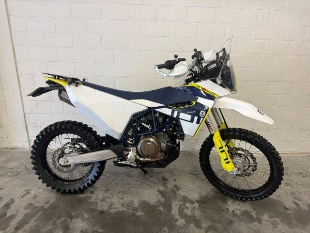 Husqvarna 701 Enduro Rally, Motos, Motos | Husqvarna, Échappement sport, Entreprise, Occasion, Permis Moto A2 minimum
