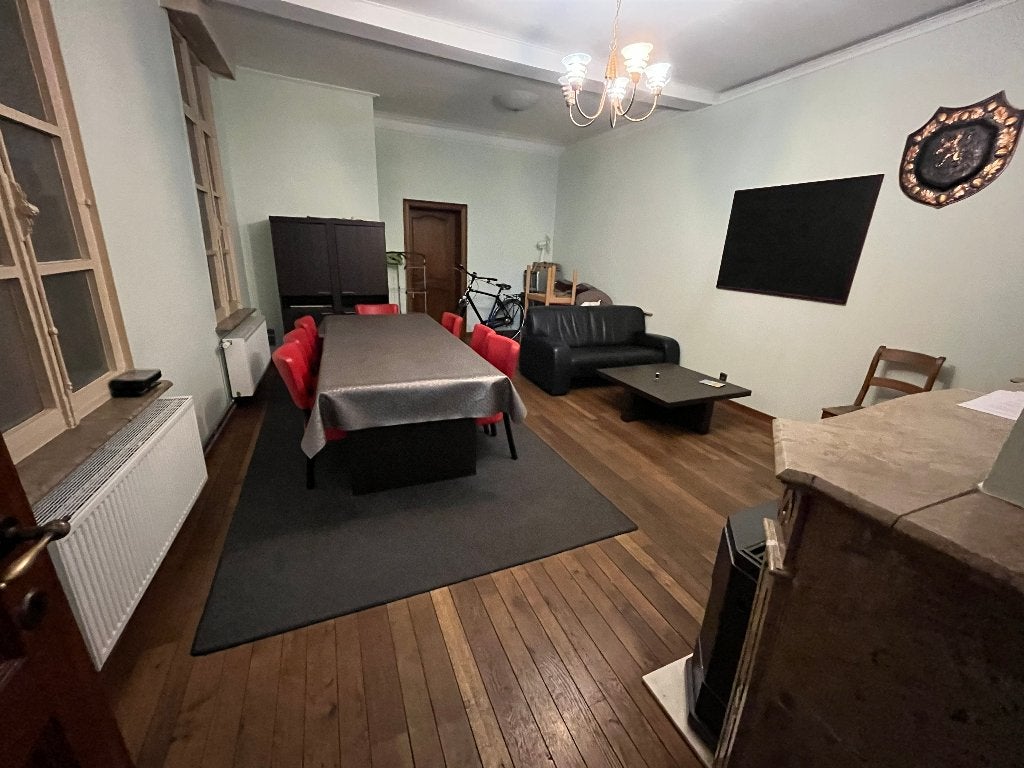 een woning + winkelruimte te huur in het centrum van Hamme, 332 kWh/m²/an, 220 m², 6 pièces, Province de Flandre-Orientale