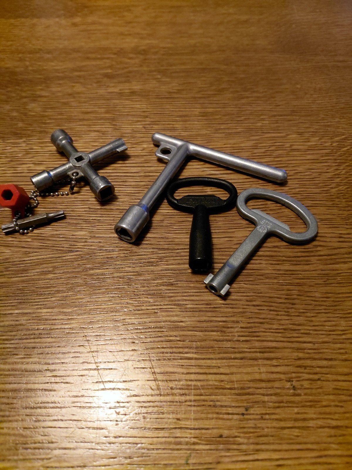 verschillende sleutels voor elektrisse kasten, Ophalen of Verzenden, Zo goed als nieuw