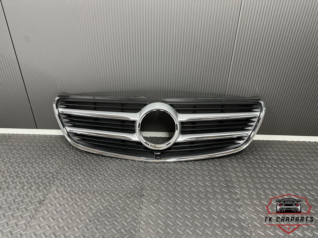 Calandre Mercedes Classe V W447 avec trou pour cam ra, Neuf, Mercedes-Benz AG, Mercedes-Benz, Mercedesstrasse 120
70372  Stuttgart, DE
