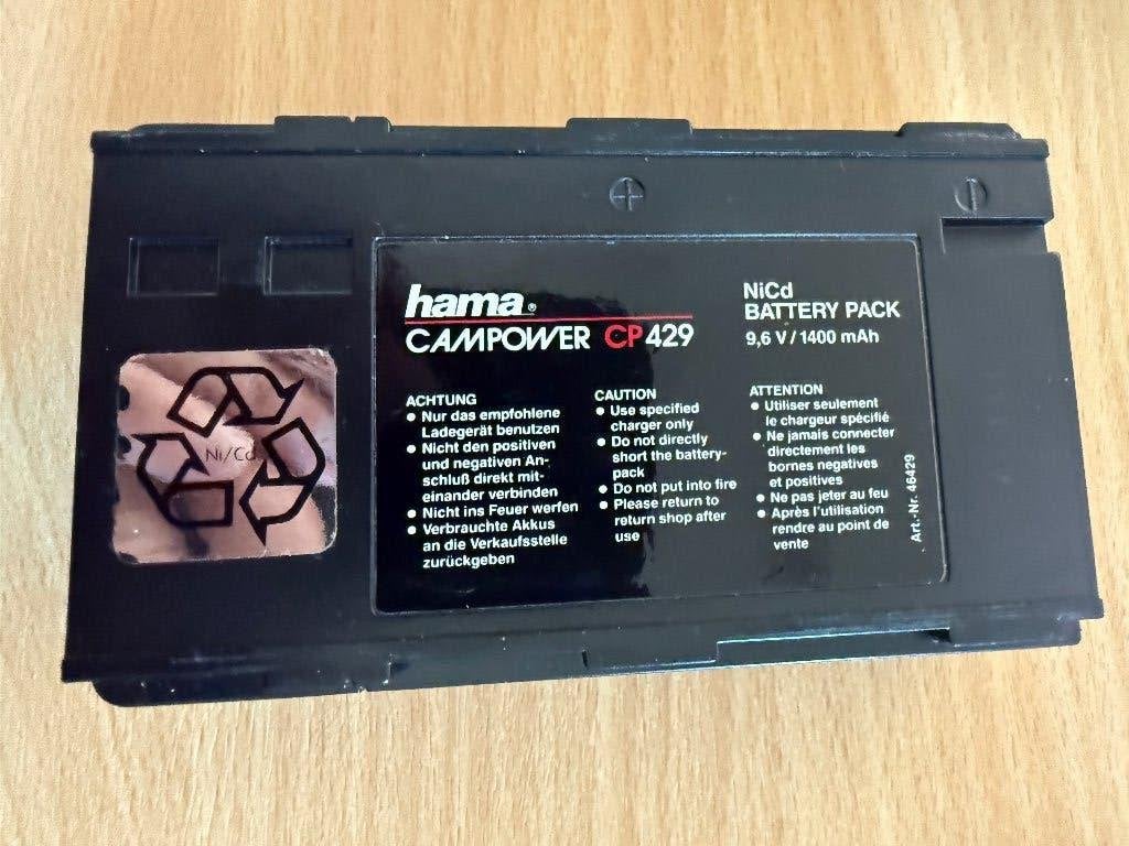 Batterie pour caméscope, HAMA CP429 avec chargeur, TV, Hi-fi & Vidéo, Batteries, Enlèvement ou Envoi, Comme neuf, Rechargeable