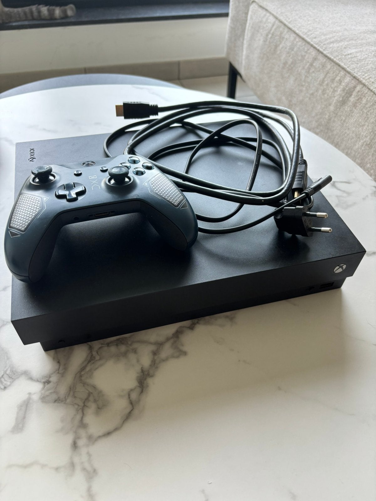 Xbox One X 1TB + Controller, Games en Spelcomputers, Spelcomputers | Xbox One, Ophalen, Xbox One, Zo goed als nieuw, 1 TB