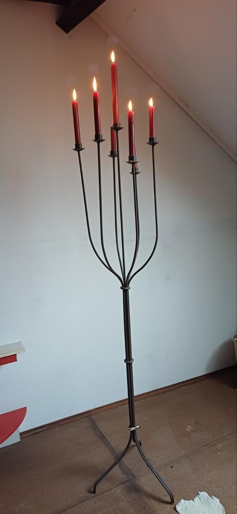 Chandelier métallique sur pieds.  Hauteur 175 cm avec bougie, Enlèvement