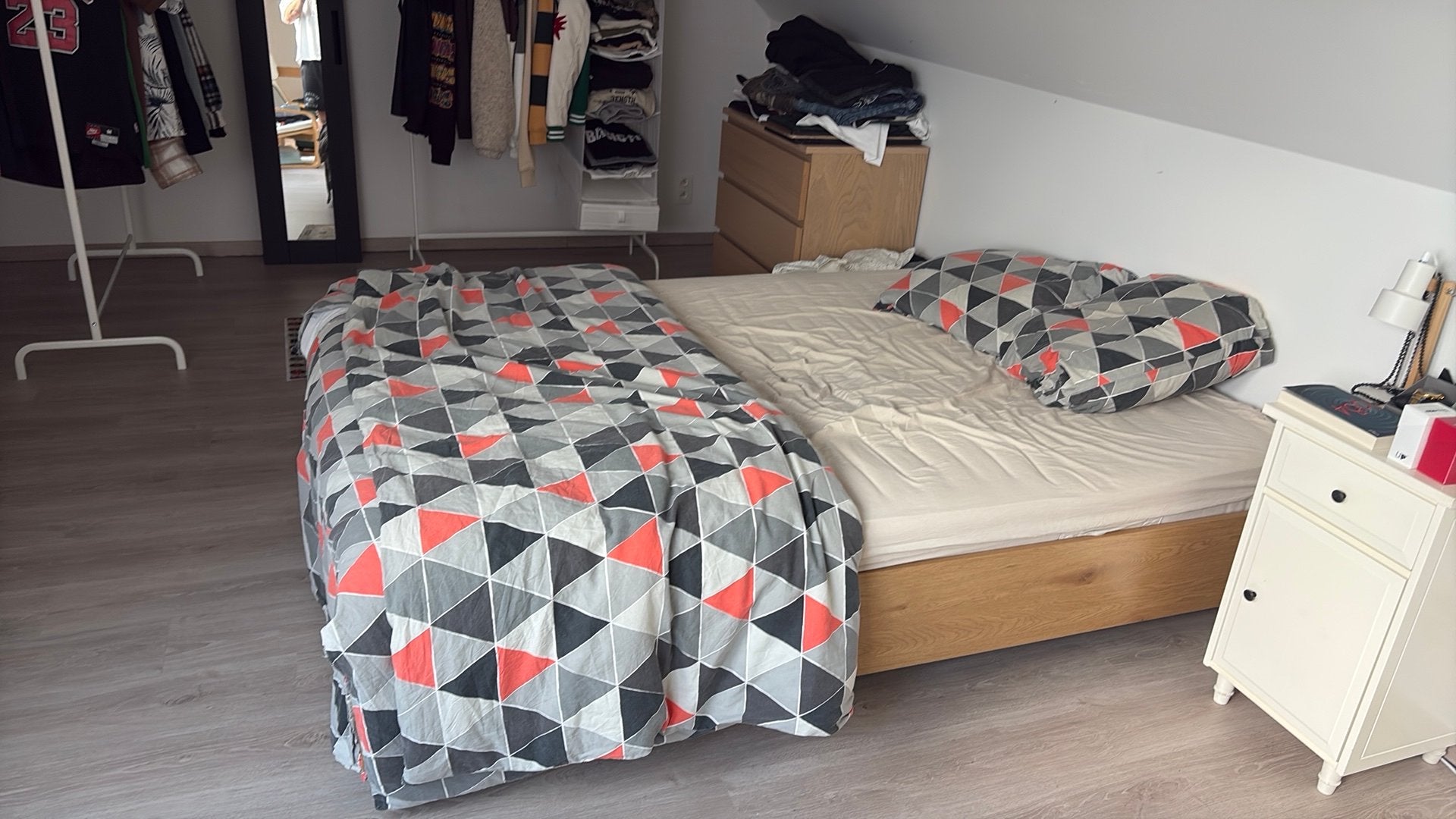 Twijfelaar met martas en opslag ruimte onder het bed, Ophalen, Zo goed als nieuw, Twijfelaar