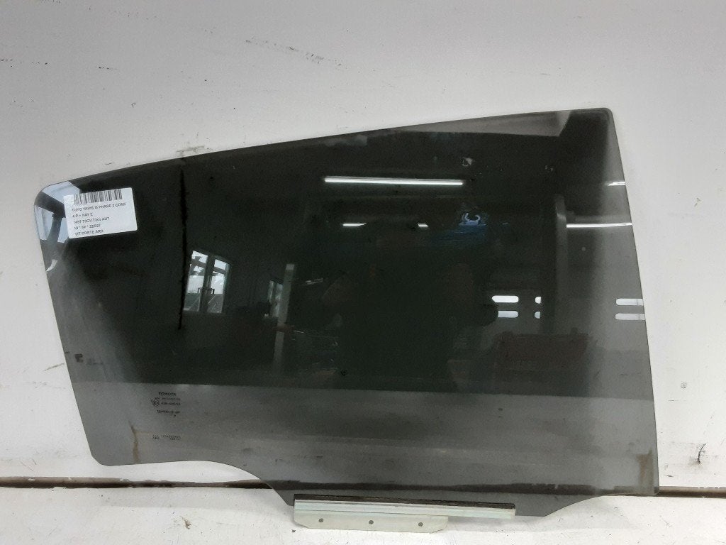 VITRE ARRIERE DROITE Toyota Yaris III (P13), Utilisé, Toyota