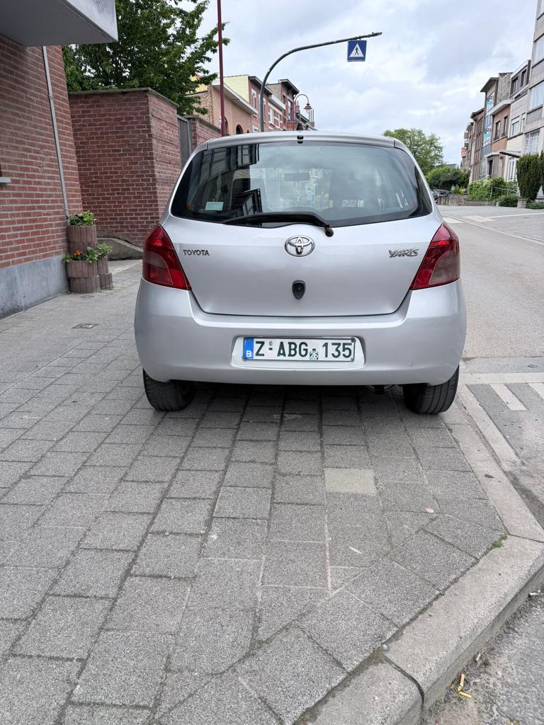 Toyota yaris 1.3 automaat 198dkm clean 0485905657, Autos, Argent ou Gris, Achat, Entreprise, 5 portes