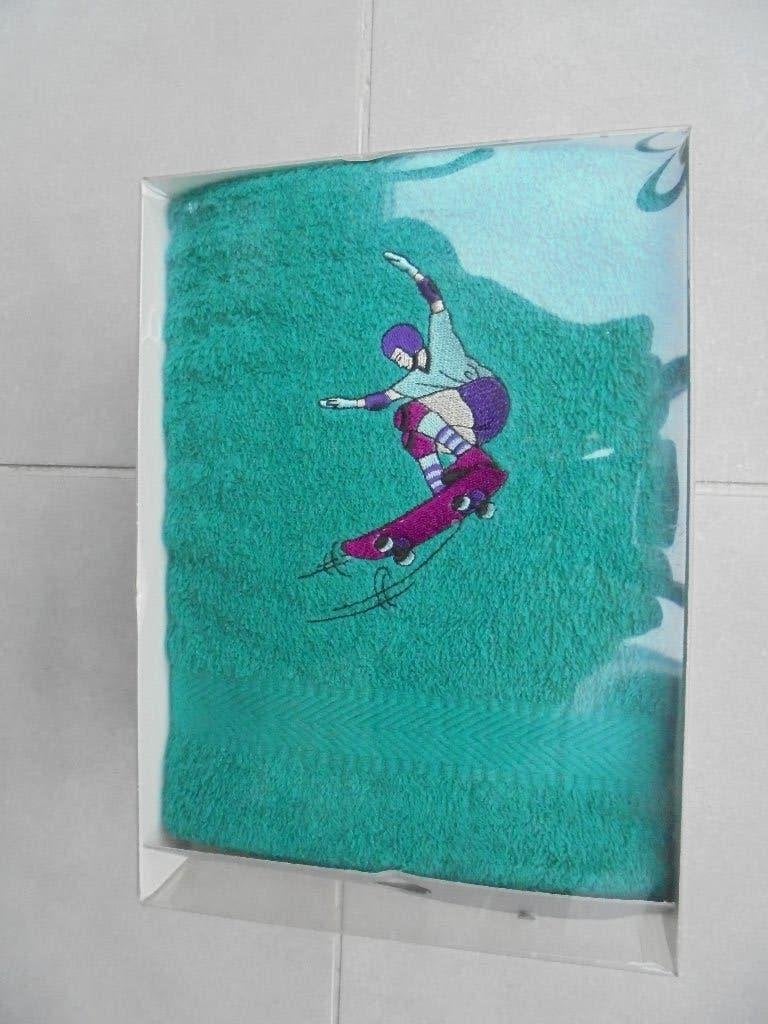 handdoek in cadeaudoosje skater, voetballer enz..., Enlèvement ou Envoi, Neuf, Serviette