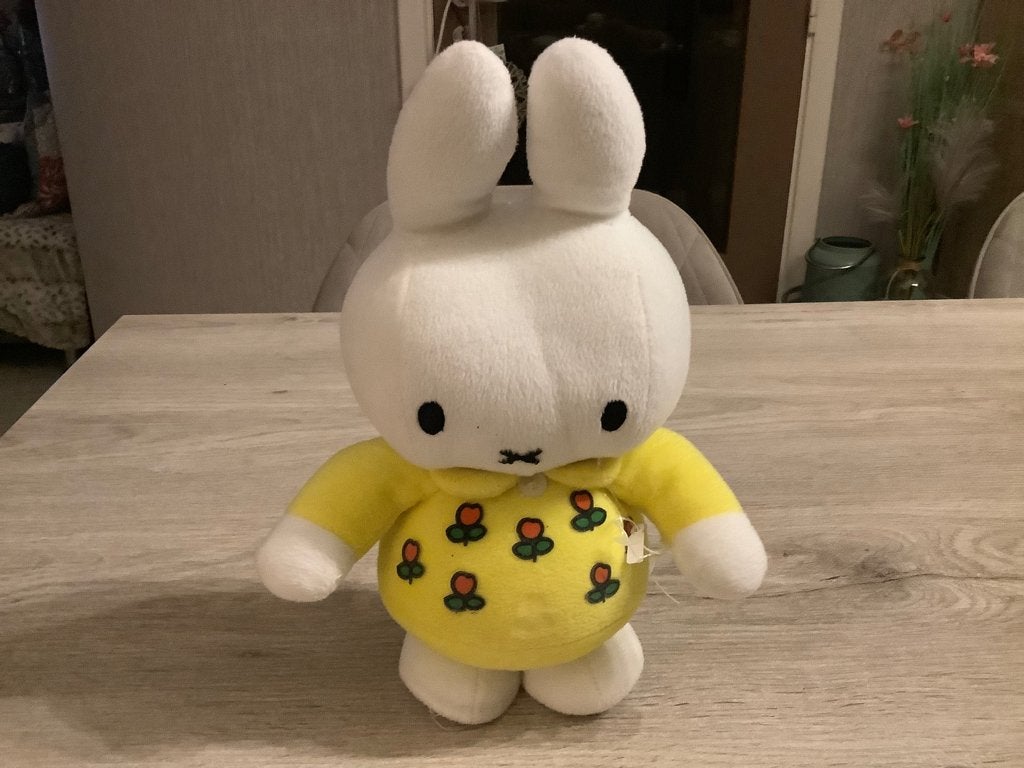 Personnage en peluche Miffy (32 cm), Enfants & Bébés, Jouets | Peluches, Jaune, Enlèvement ou Envoi, Lapin, Autres marques