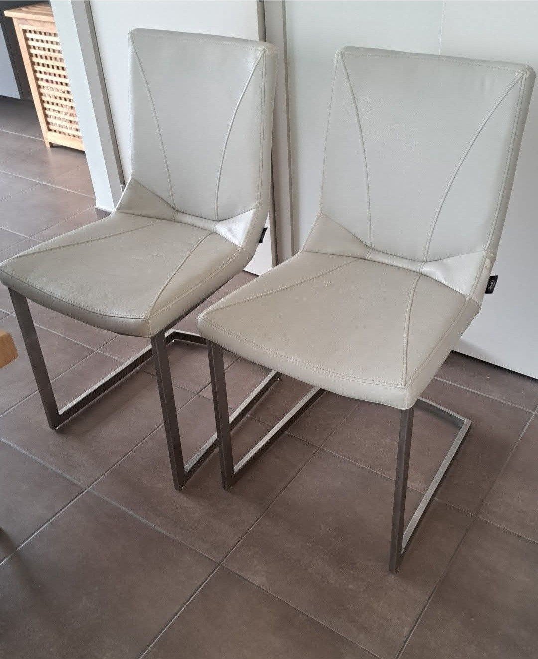 "GRATIS" stevige stoelen, Huis en Inrichting, Ophalen