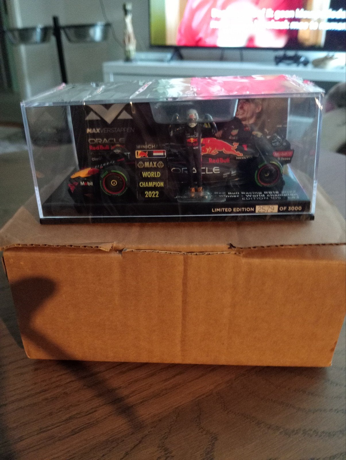 Red Bull Max Verstappen, champion du monde japonais 2022 1:4, Enlèvement ou Envoi, MiniChamps