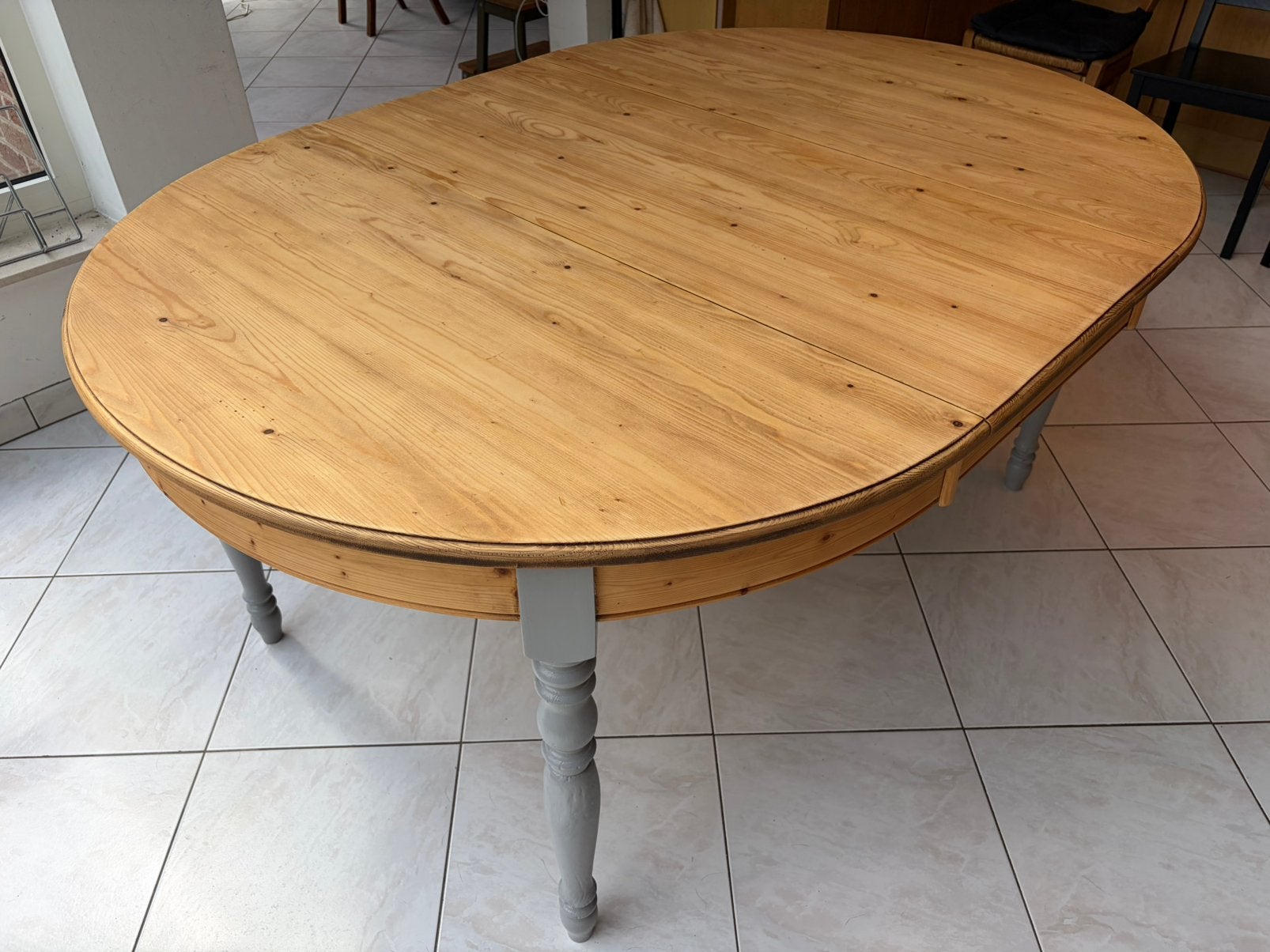Table de salle à manger en pin massif – Style campagne chic, Maison & Meubles, Tables | Tables à manger, Comme neuf, 100 à 150 cm