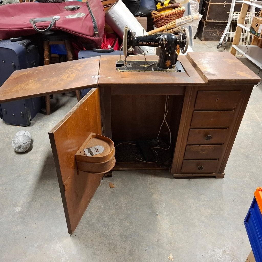 Vintage Singer Elektrische Naaimachine in Houten Meubel, Antiek en Kunst, Ophalen