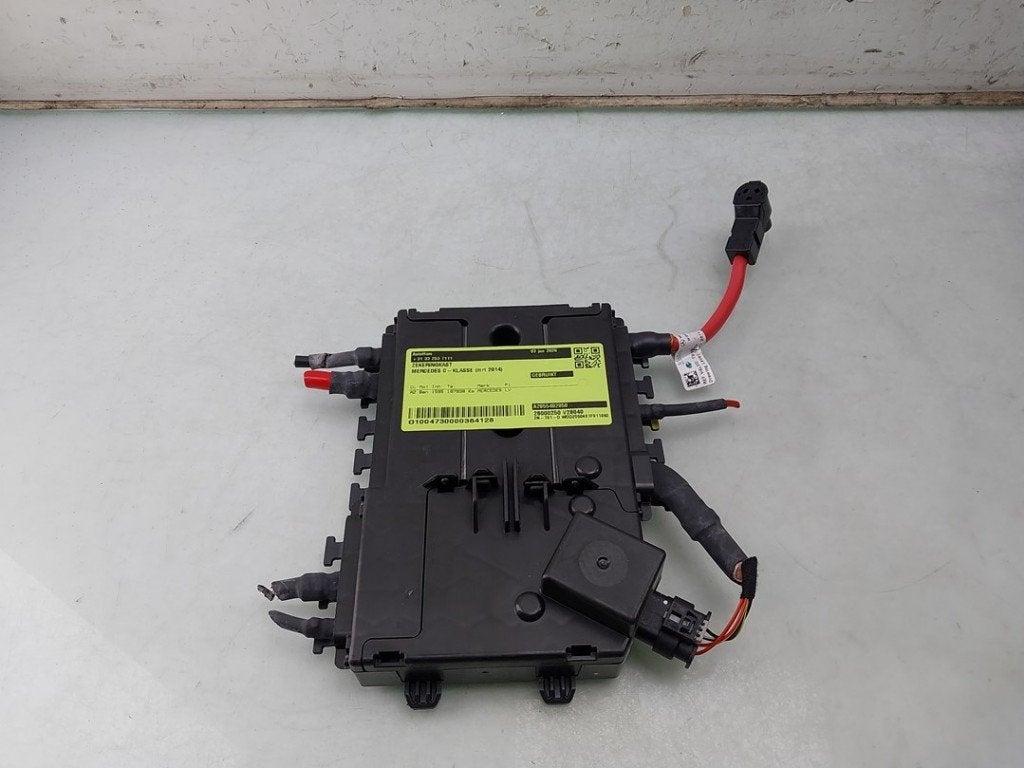 BOITIER FUSIBLES Mercedes-Benz C (W205) (|A2055402850|), Mercedes-Benz, Utilisé, Dialog.mb@mercedes-benz.com, Mercedes-Benz AG
