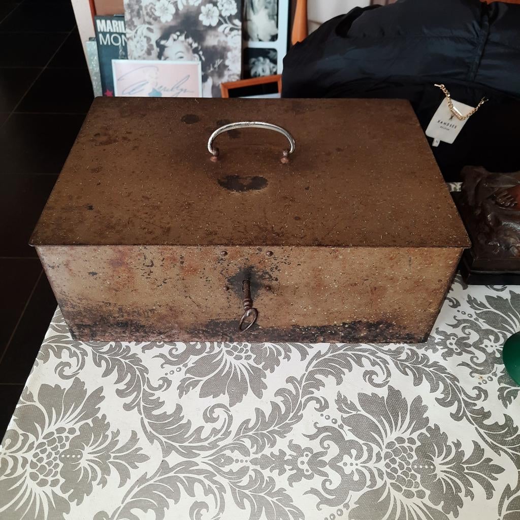 Caisse, ancienne, belle patine. 34 b - 13 h - 24 d., Antiquités & Art, Enlèvement ou Envoi