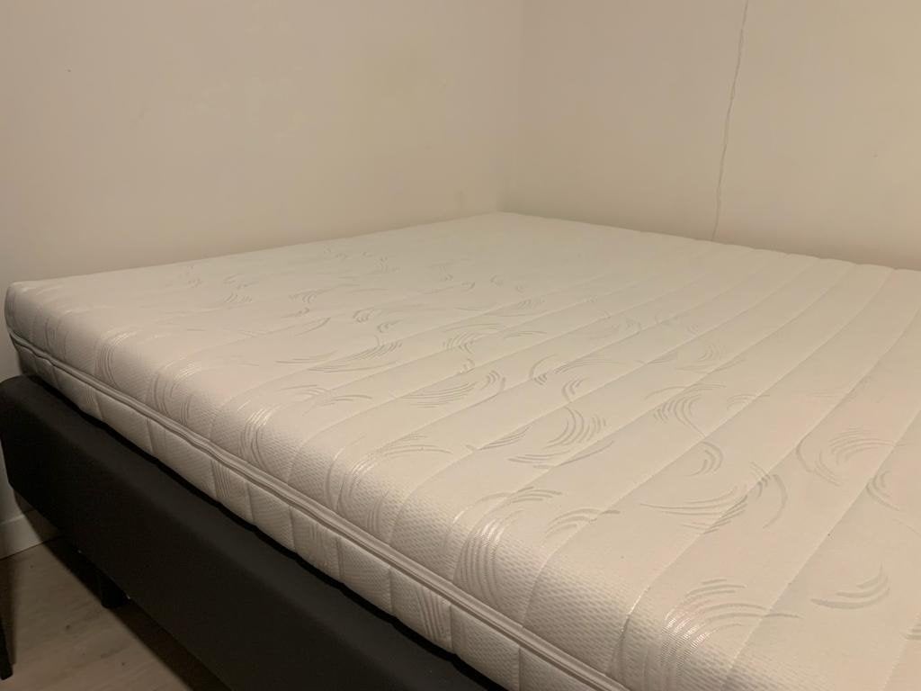 Matras (twijfelaar), Ophalen, 140 cm, Zo goed als nieuw, Twijfelaar