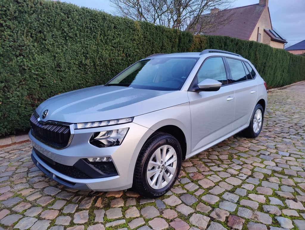 Skoda Kamiq Kamiq 1.0 TSI Corporate Camera (bj 2024), Auto's, Voorwielaandrijving, Stof, Gebruikt, https://public.car-pass.be/vhr/02249e25-8e79-4434-8f1c-207583c86c9b