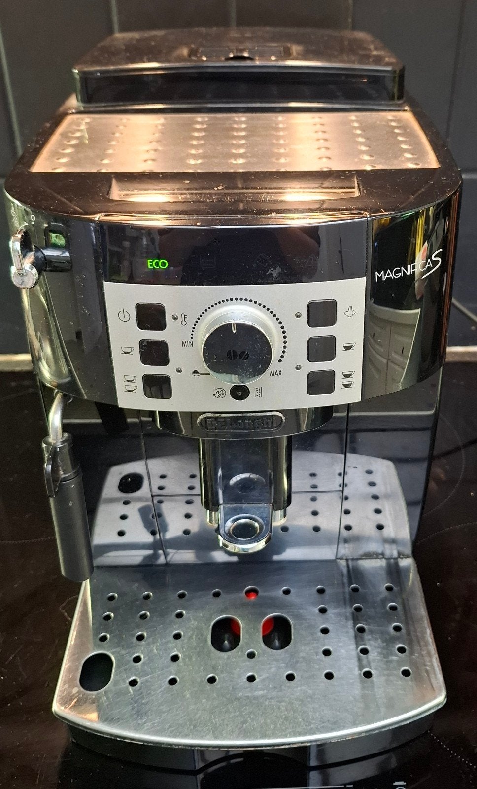Delonghi Magnifica S zwart ECAM22.110.B, Ophalen, Gebruikt, Koffiemachine, Afneembaar waterreservoir