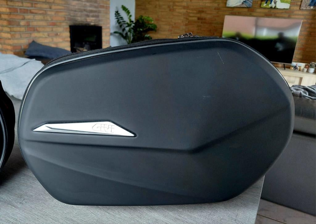 Zijkoffers GIVI met bijhorende beugels voor Yamaha Mt07, Motoren, Ophalen