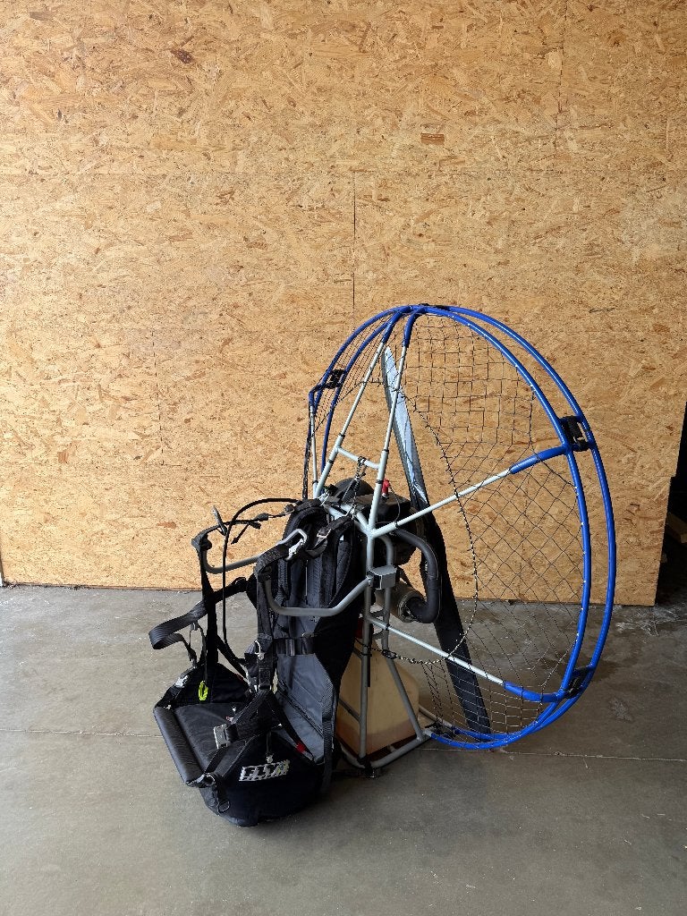 Fly Products paramotor – Top 80 + Dudek Action 27, Sports & Fitness, Vol à voile & Parapente, Enlèvement, Comme neuf, Paramoteur