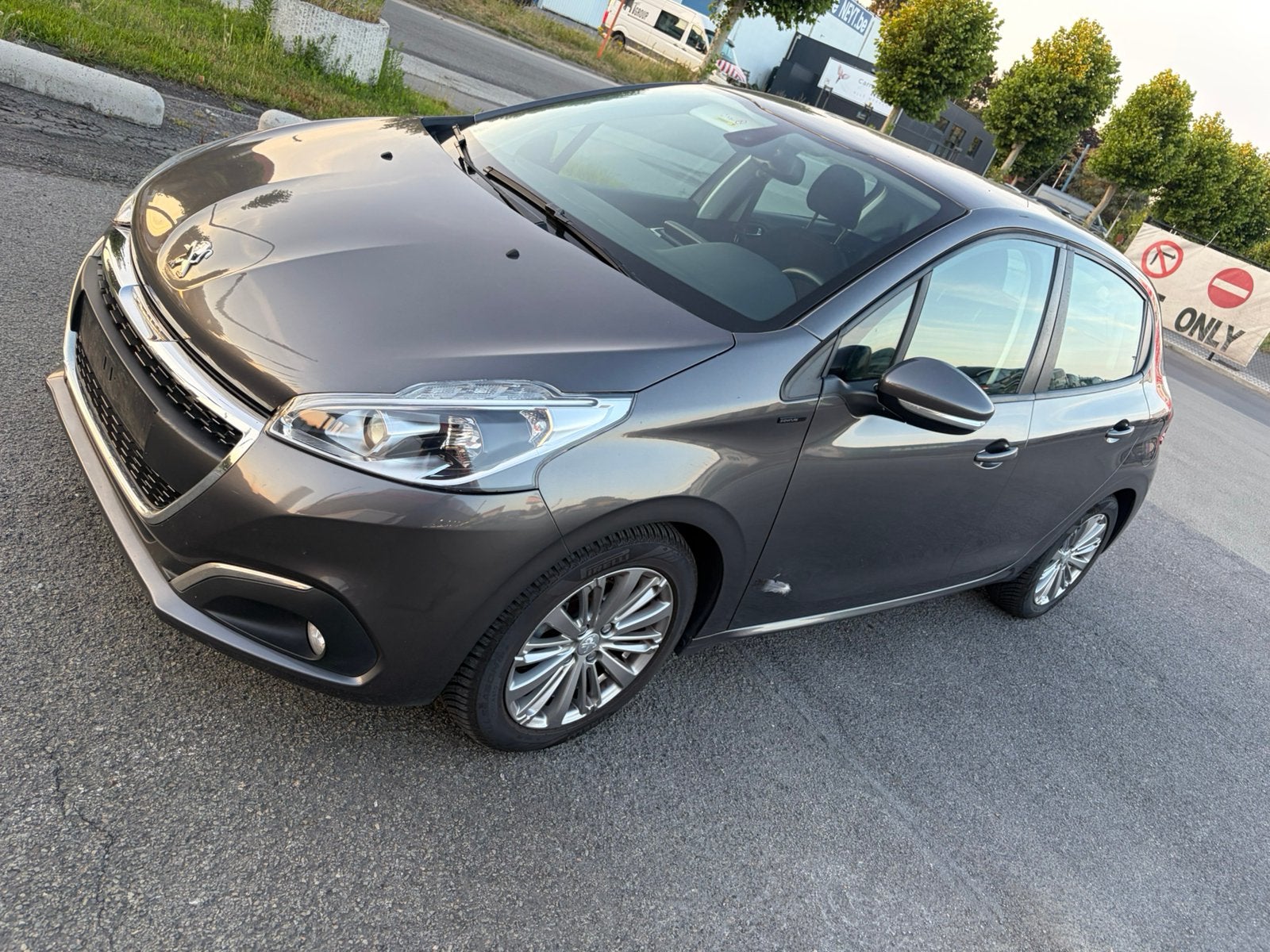 Peugeot 208 1.2i blanco gekeurd, Auto's, Voorwielaandrijving, Stof, Euro 6, Bedrijf