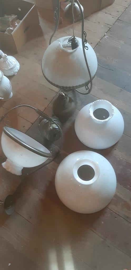 Mooie antieke opaline glazen lampenkappen, Ophalen