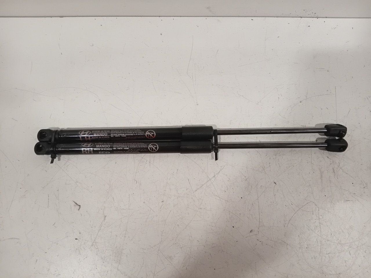 Gasdrukveerset achter Hyundai i10, Onderdelen@venauto.nl, Van der Ven Autorecycling B.V., Gebruikt, Ettenseweg 76, 4706 PB Roosendaal, The Netherlands