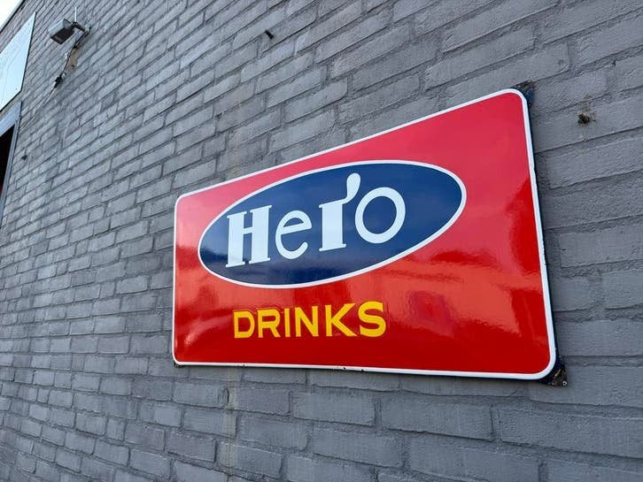 Vintage Hero Drinks Emaille Reclamebord
