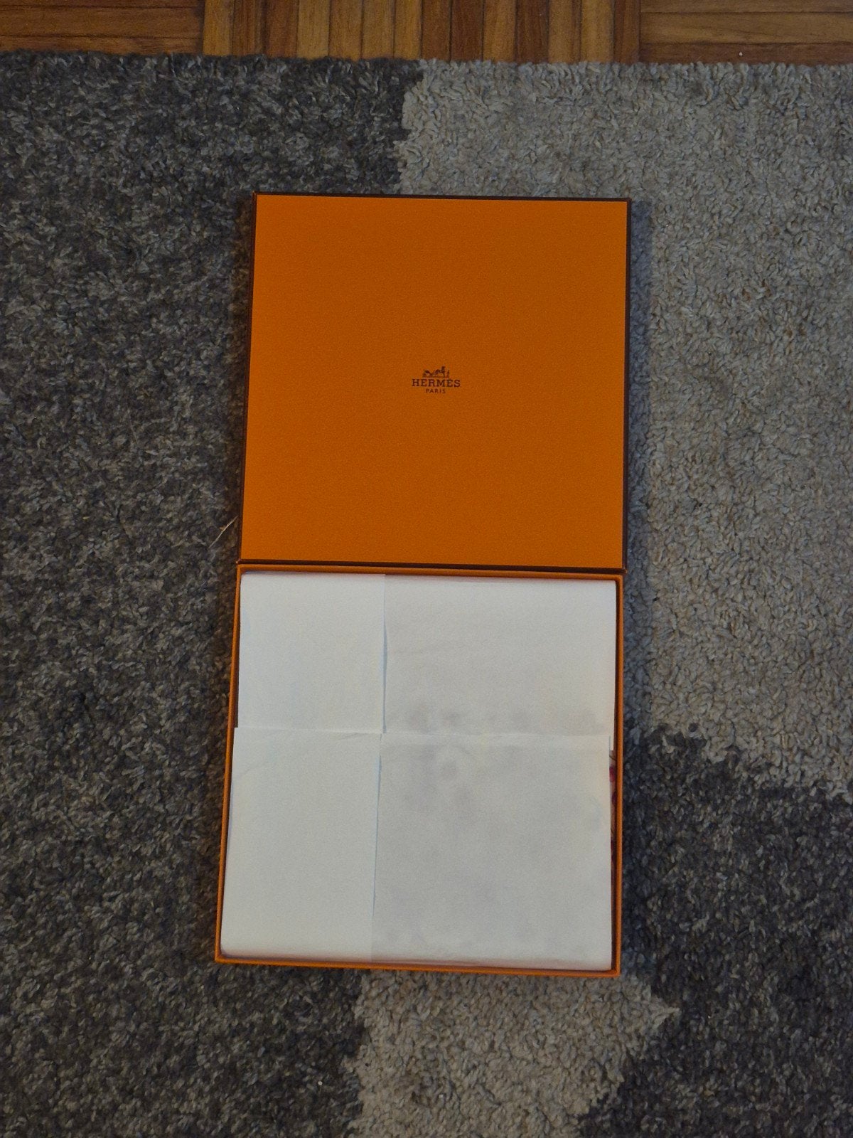 Foulard Carré Hermès 90 cm – "Red Berries" (2007), Enlèvement ou Envoi