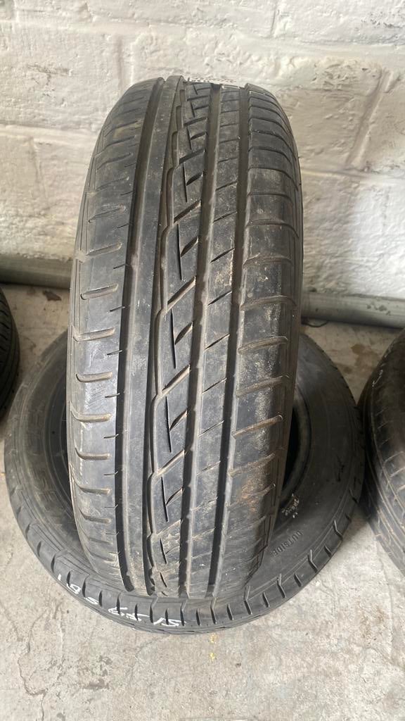 185/65/15 -88 h merk toyo nieuwe prijs 72 eur, Ophalen