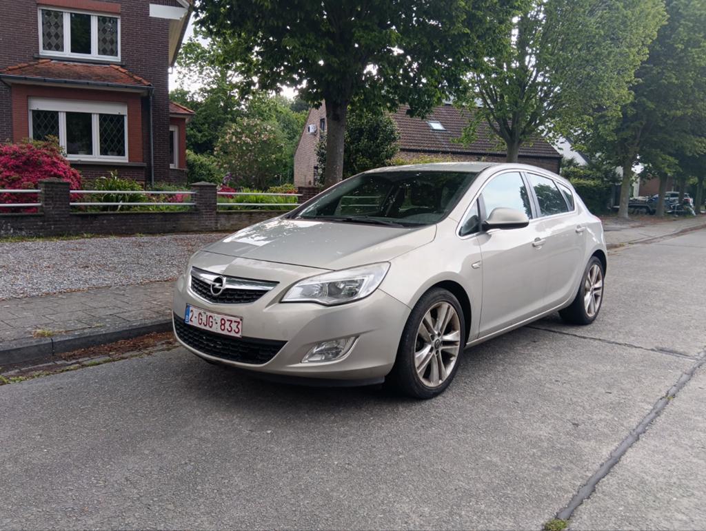 OPEL ASTRA 17CDTI COSMO 2010 NAVI CUIR CLIM SENSOR ! TB etat, Autos, Cuir, Euro 5, Achat, 5 portes