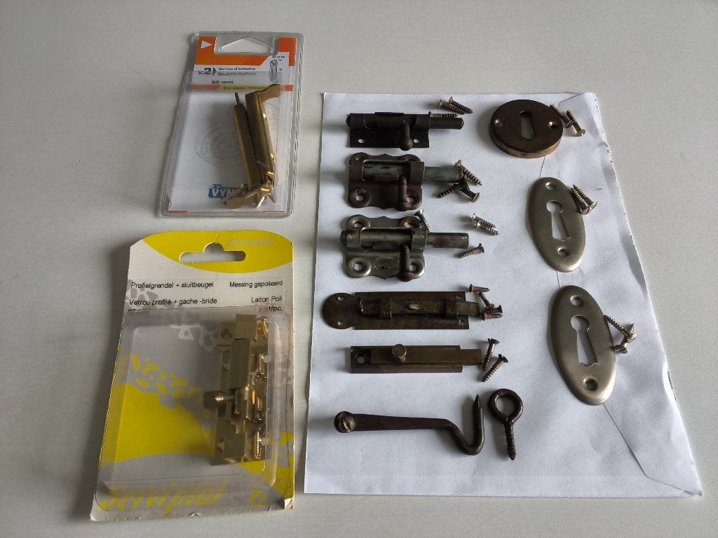 Antieke sloten en slotplaten van staal en messing, Ophalen of Verzenden, Gebruikt, Schuif of Grendel