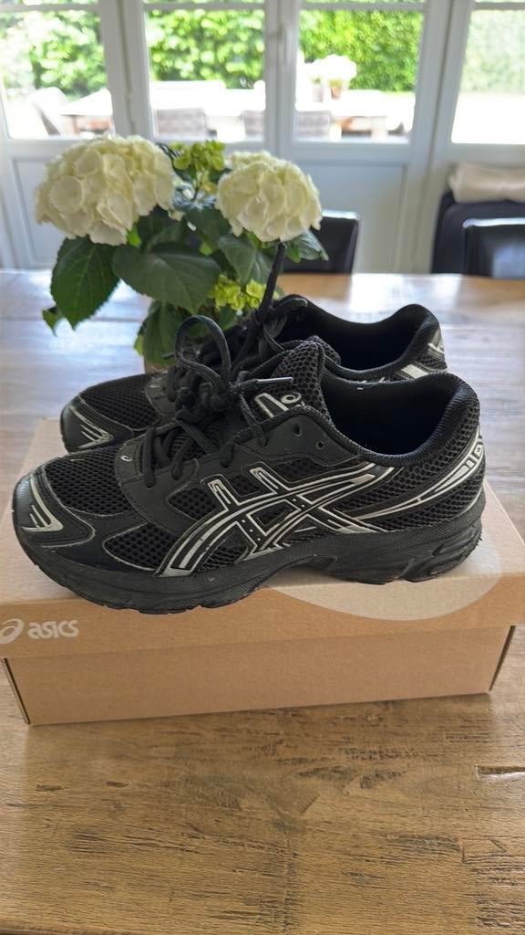 Schoenen Asics maat 39. Perfecte staat, Ophalen, Schoenen, Zo goed als nieuw, Jongen
