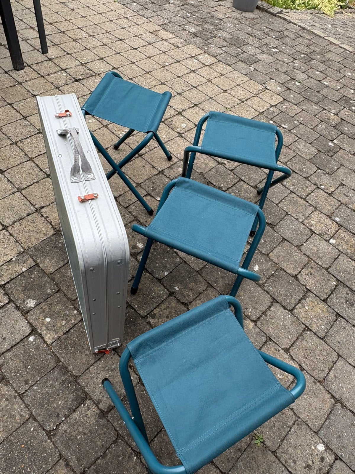Plooitafel met 4 krukjes, Ophalen, Gebruikt, Campingtafel