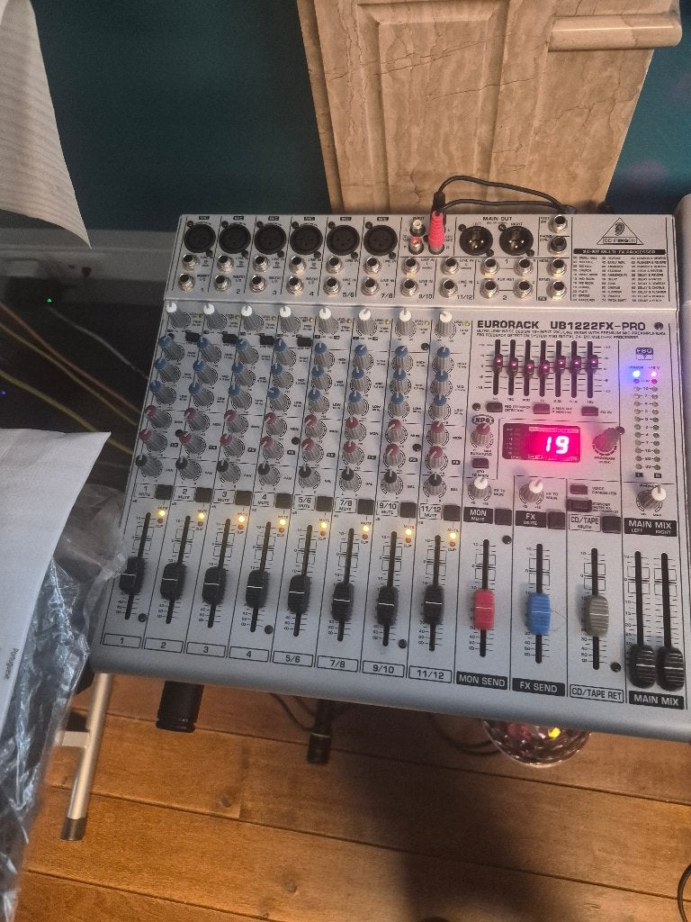 1 Table mixage berhinger pro 12 entree, Muziek en Instrumenten, Ophalen, Gebruikt, 10 tot 20 kanalen