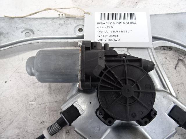 MOTEUR LEVE VITRE ELECTRIQUE AVANT DROIT Clio III (BR / CR), Utilisé, Droite, Renault