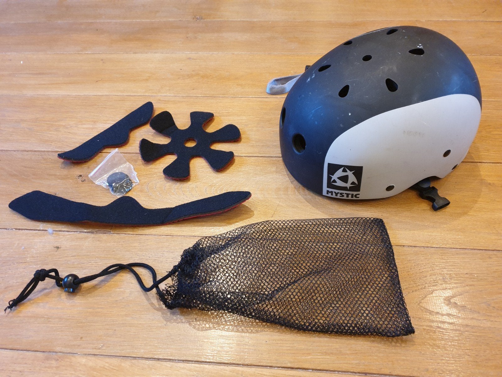 Casque de sports nautiques Mystic MK8 + accessoires, Sports nautiques & Bateaux, Pas de planche, Enlèvement ou Envoi, Utilisé